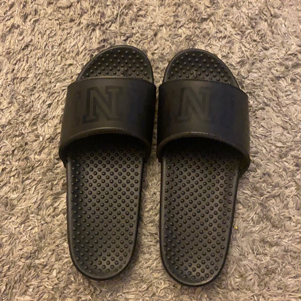 PINK Women’s Black slides size M